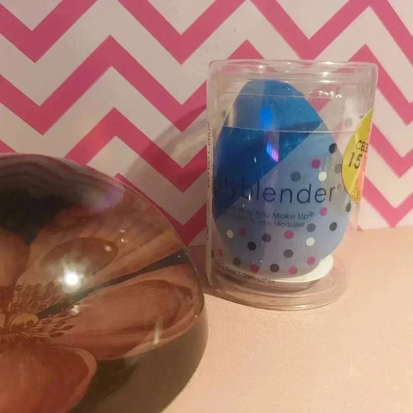 BeautyBlender | The Original Beautyblender Makeup  Sponge Royal Blue (1) - NWOT - Picture 1 of 7